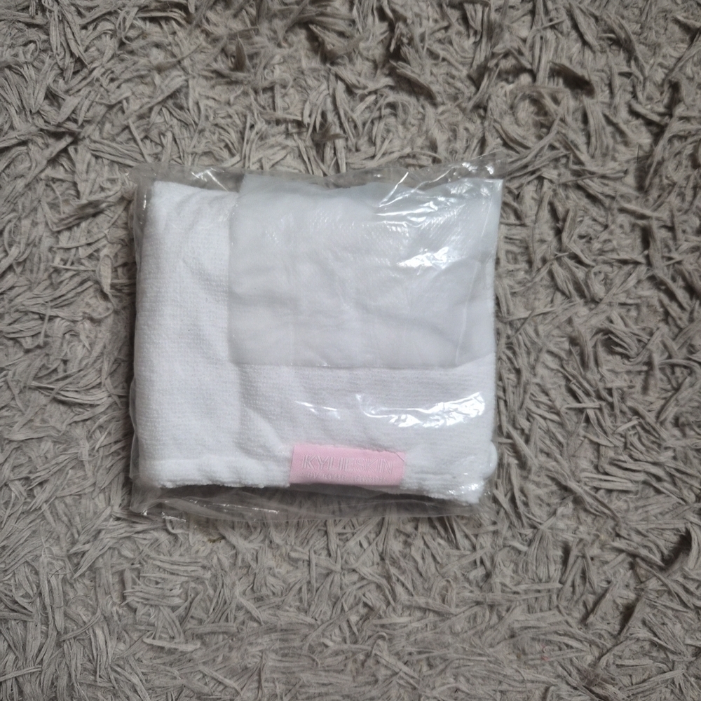 Kylie Skin Hair Drying Towel White Pink New NIB Kylie Jenner Beauty Home Shower
